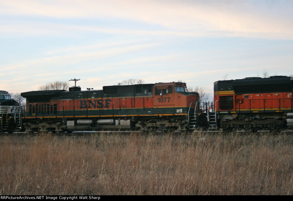 BNSF 1077